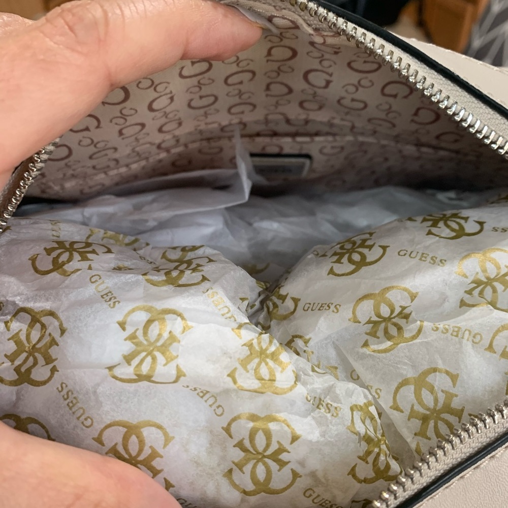 NWT - GUESS Handbag - IVORYπ€π€π€ - Picture 7 of 9